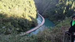 你知道水上網(wǎng)紅浮橋-獅子關？