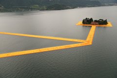 藝術家 Christo創(chuàng)建的『水上浮橋／floating piers』